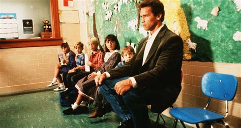 Kindergarten Cop - Action-Comedy mit Arnold Schwarzenegger auf der Suche nach einem Drogenboss!